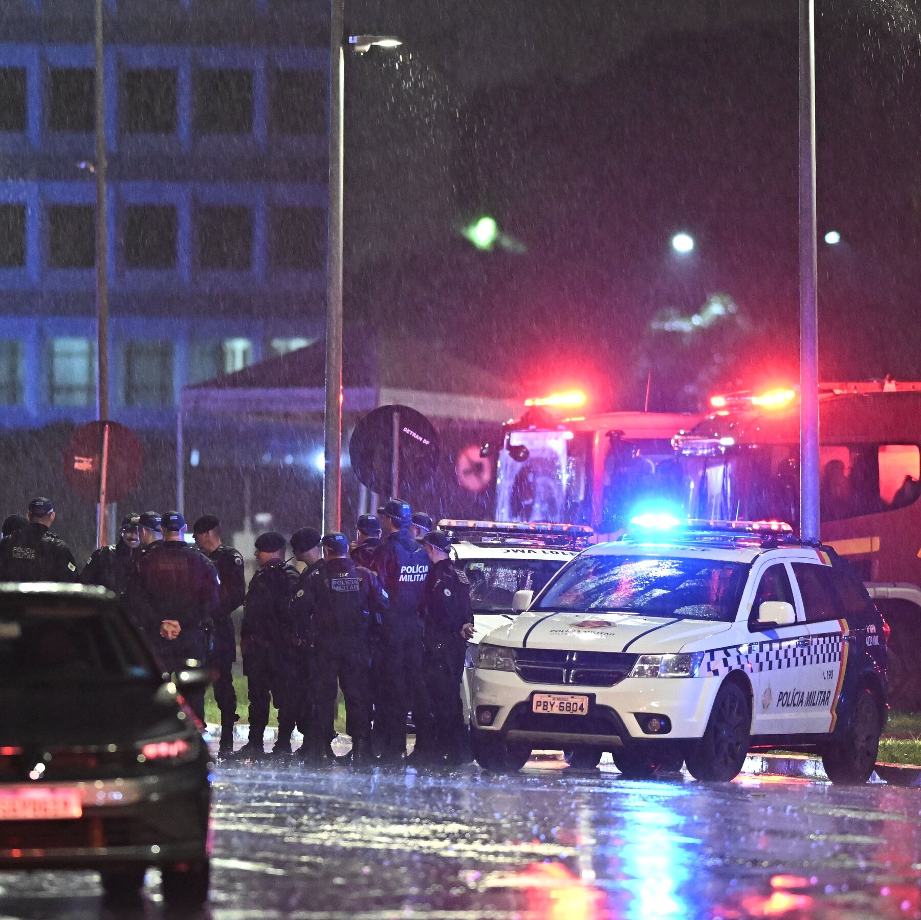 Explosions Outside Brazil’s Supreme Court Leave 1 Dead